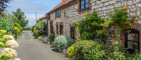 Old Smithy: Front elevation