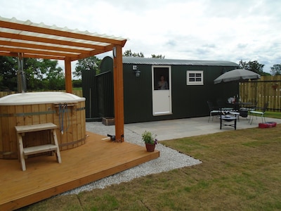 shepherds hut ferrensby north yorkshire with hot tub & sauna barrel