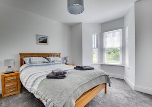King sized bedroom