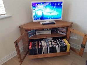 28" flatscreen TV in lounge