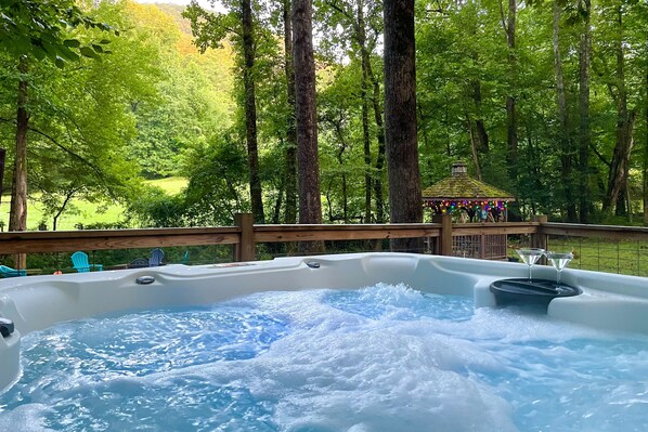 Bañera de hidromasaje al aire libre