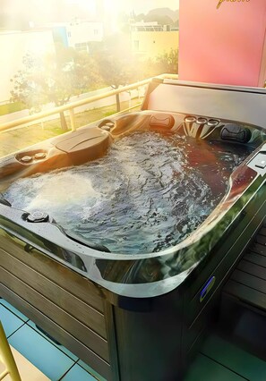 Full private jacuzzi