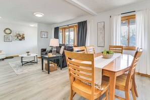 Dining Area | Dishes & Flatware Provided