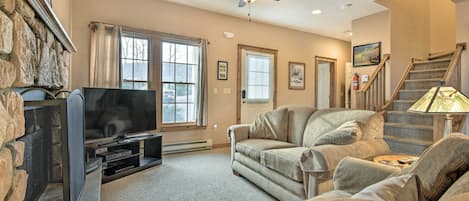 Tannersville Vacation Rental | 3BR | 3BA | 2,200 Sq Ft | Stairs Required