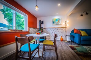 dine in contemporary style!
