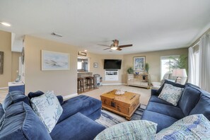 Flat screen TV's throughout - Watch a movie or sports in this cheerful great room