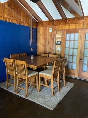 Seating for 8 in dining room