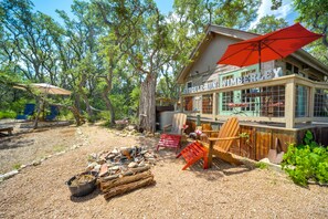 Front Yard | Private Deck | Fire Pit
