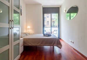 Ensuite Double Bedroom with private access to Balcony