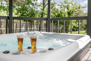 Outdoor spa tub