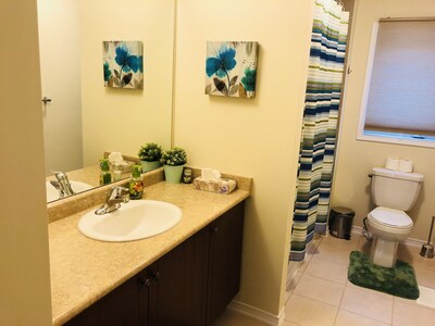 Luxury Room Private Bath :Close to Niagara Falls!