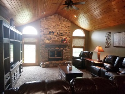 Quiet, clean, comfy home located on 5 acre lot. 25 miles from Fox Cities/Oshkosh