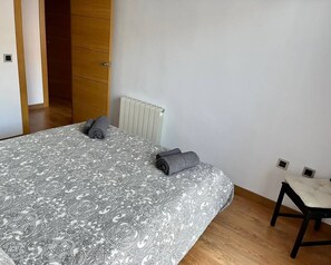 Bed,Photo of the whole room