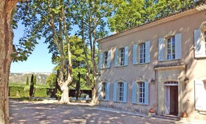 Mas de la Campane Bastide XVIII ème vue sur les Alpilles