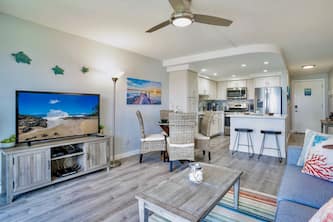 NEW REMODELED, OCEAN VIEW, A/C IN ALL ROOMS, CAL KING BED, 4K, SMART TV, KEURIG