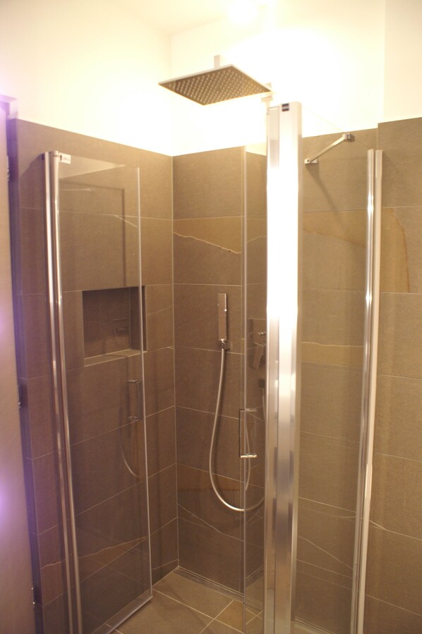 Badkamer met douche