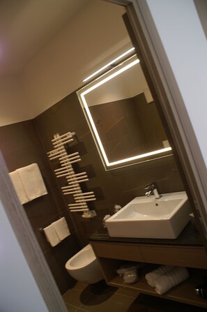 Badkamer met wastafel