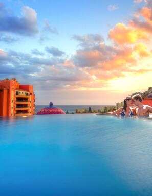 Piscina a sfioro