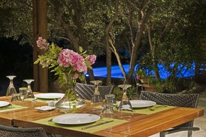 Outdoor dining