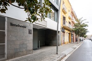 Vista frontal de la propiedad