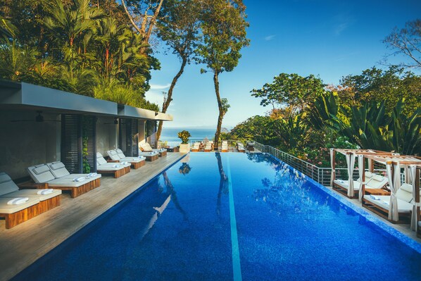 Infinity pool