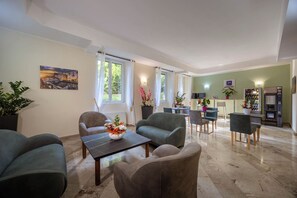 Sala de estar en el lobby