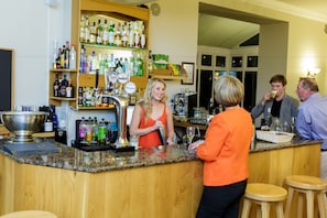 Bar (in der Unterkunft)