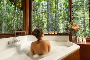 Indoor spa tub