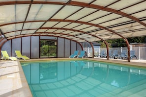 Indoor/outdoor pool