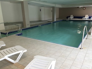 Indendørs pool