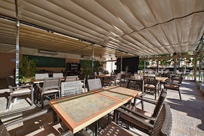 Bar vid poolen