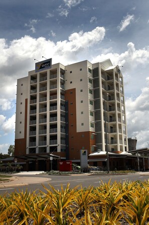 Vista frontal de la propiedad