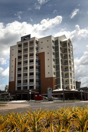 Vista frontal de la propiedad
