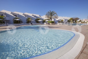 Piscina con cascata