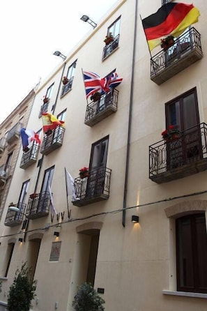 Vista frontal de la propiedad