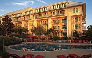 Heated pools and hot tubs with great views