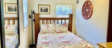 Bedroom with queen size bed 