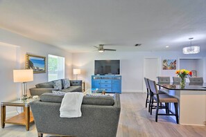 Living Room | Smart TV | Free WiFi