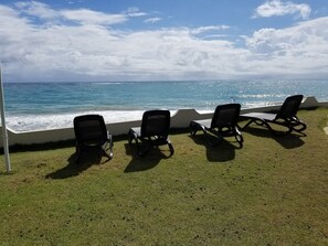 Lounge chars in the common area Great spot to watch the kiters and get some sun