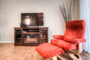 BEAUTIFUL SUITE - As you enter the suite you will feel right at home.   Simple but tasteful decors create beauty and harmony.