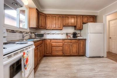 Beautiful Suite with 2 Bdrms & Full Kitchen for you