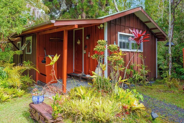 Volcano Artist Cottage in our lush garden