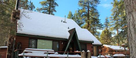 Snow Covered Big Bear Cool Cabins, Nana's Cottage Retreat Front