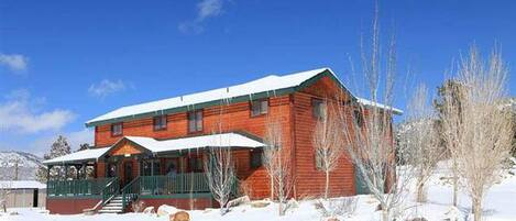 Snow covered Big Bear Cool Cabins, Bear Family Ranch front