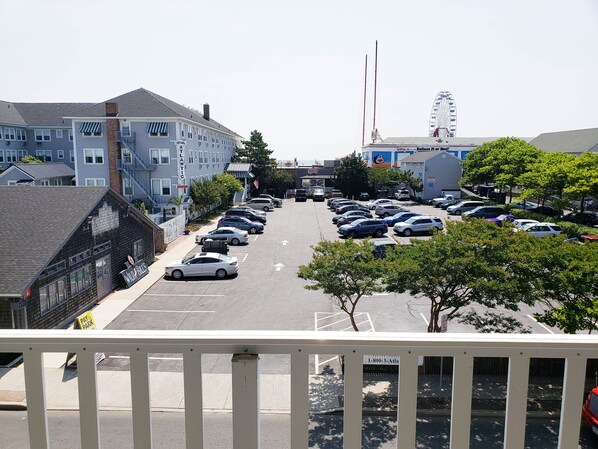 looking east towards the ocean
unit 301