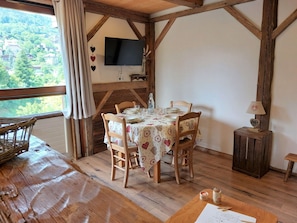 Tabelle, Möbel, Holz, Interior Design, Fussboden, Holzbeize, Wohnzimmer, Flooring, Hartholz, Stuhl