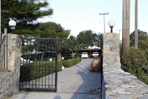 Main entrance in the Villa and the parking area