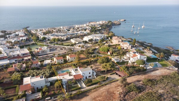 Drone photo of the area. Villa Ma-Re is delineated by the yellow lines. 