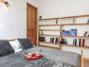 Möbel, Eigentum, Bücherregal, Regal, Holz, Komfort, Interior Design, Flooring, Wohnzimmer, Fussboden