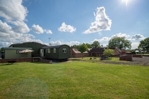 Shepherds View with its own garden with  BBQ, Fire pit & optional hot tub